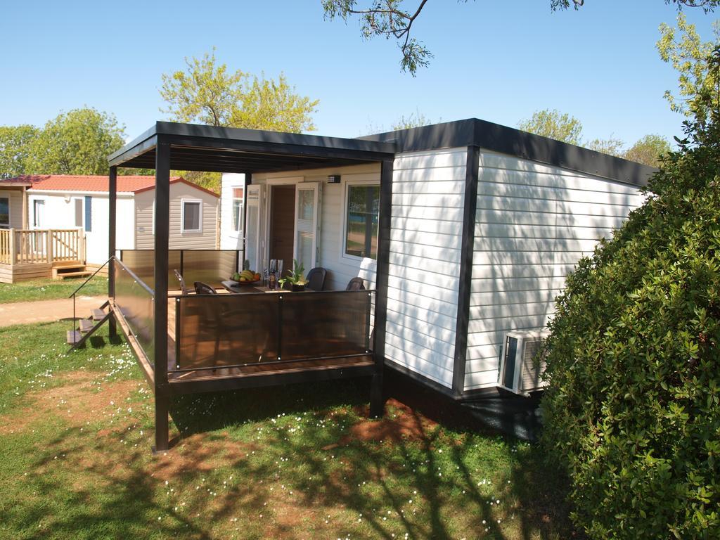 Camping Adria Mobile Home Park Umag Habitación foto
