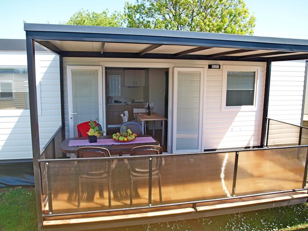 Camping Adria Mobile Home Park Umag Habitación foto