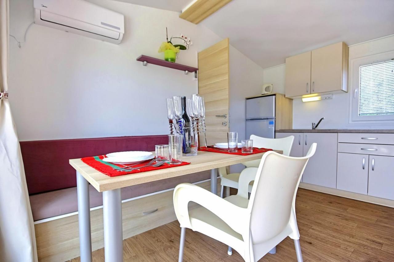 Camping Adria Mobile Home Park Umag Exterior foto